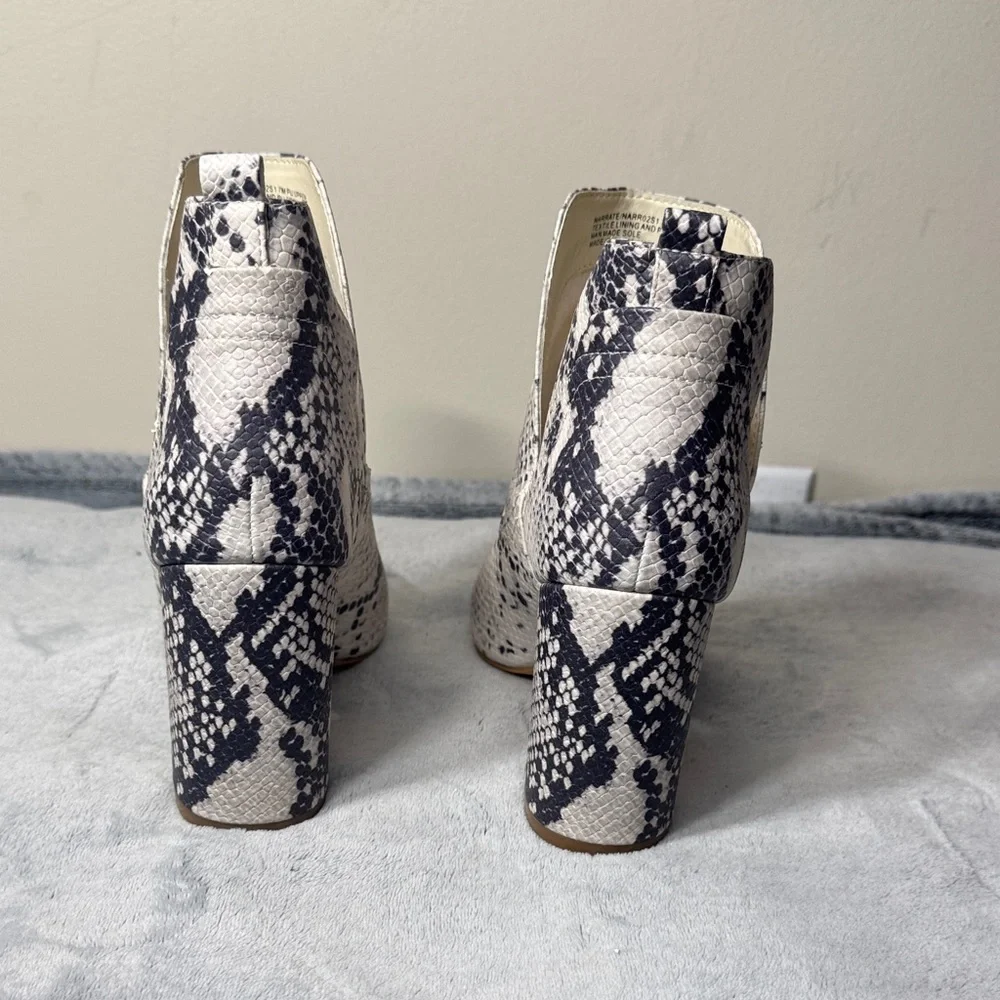 Steve Madden Narrate Black & White Snakeskin Bootie - Size 7